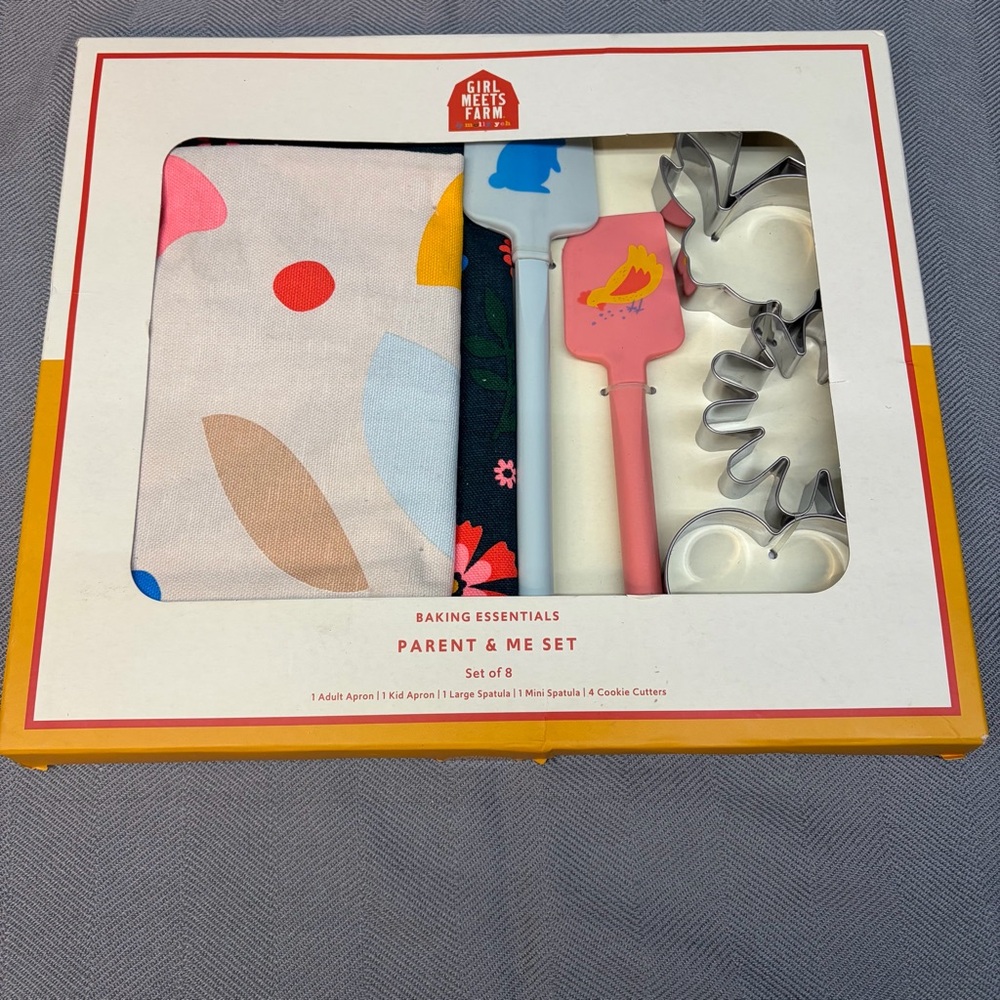 Parent and me apron set with spatulas & cookie cutters girl meets farm set of 8